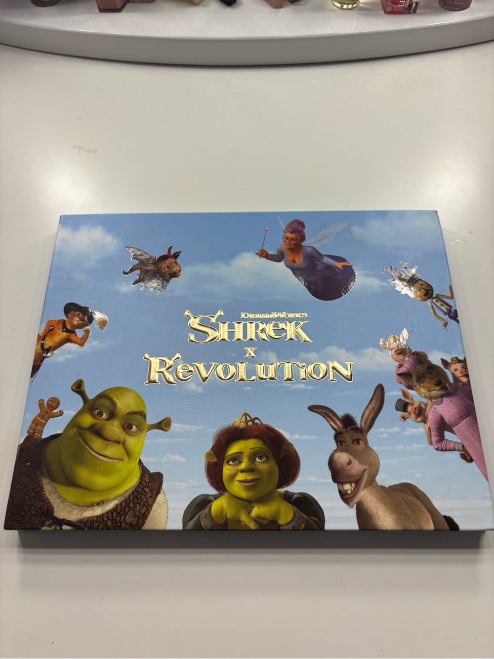 Makeup Revolution x Shrek eyeshadow Pallete